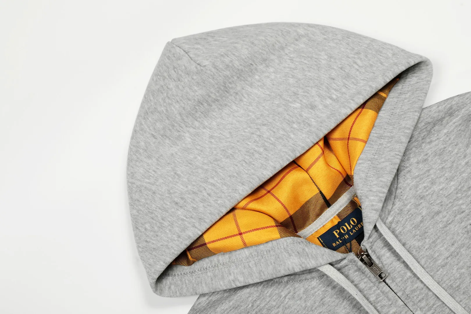 P290 Top Quality" Style Number: 8102# [Ralph Lauren Bear Full Zipper Hooded Autumn and Winter Jacket for Men and Women] ✅Ralph Lauren Simple Color Embroidered Bear Basic Classic Zipper Hooded Jacket ✅370g double-sided cotton heavy fabric Fabric texture version YYDS~ ✅Customized zipper Pure cotton hood rope Full body four-needle six-thread top-stitch design Quality restoration ✅Contrast color yarn-dyed plaid inside Add a little more color without losing the simple and basic style ✅The upper body is simple and easy to match, a must-have for ootd, a versatile style, recommended for couples to wear when traveling~ Size: S-XL Color: White Gray Navy